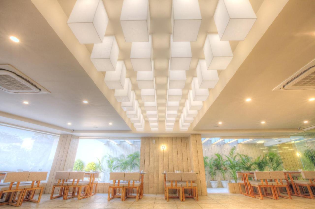 Scenaria Hotel Ahmedabad Exterior foto