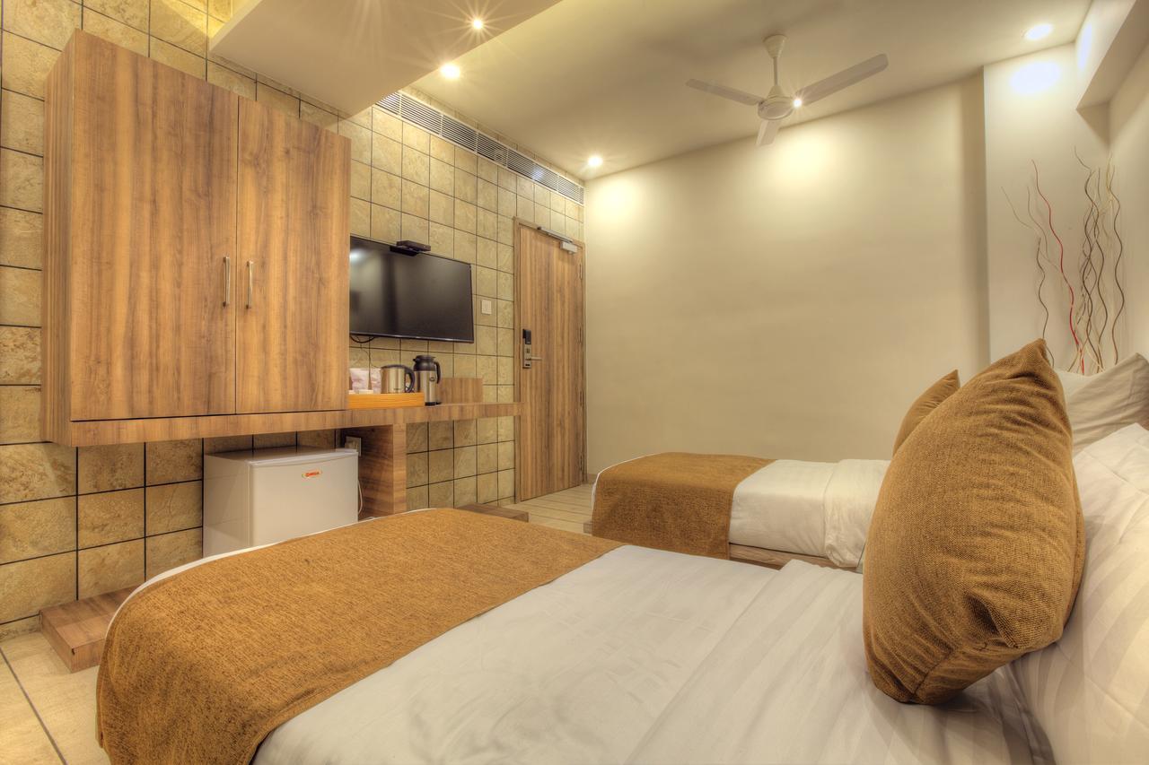 Scenaria Hotel Ahmedabad Exterior foto