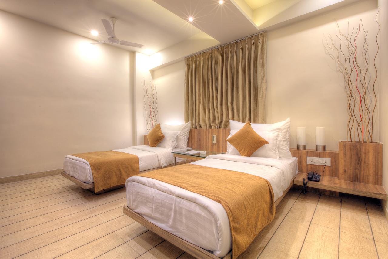 Scenaria Hotel Ahmedabad Exterior foto
